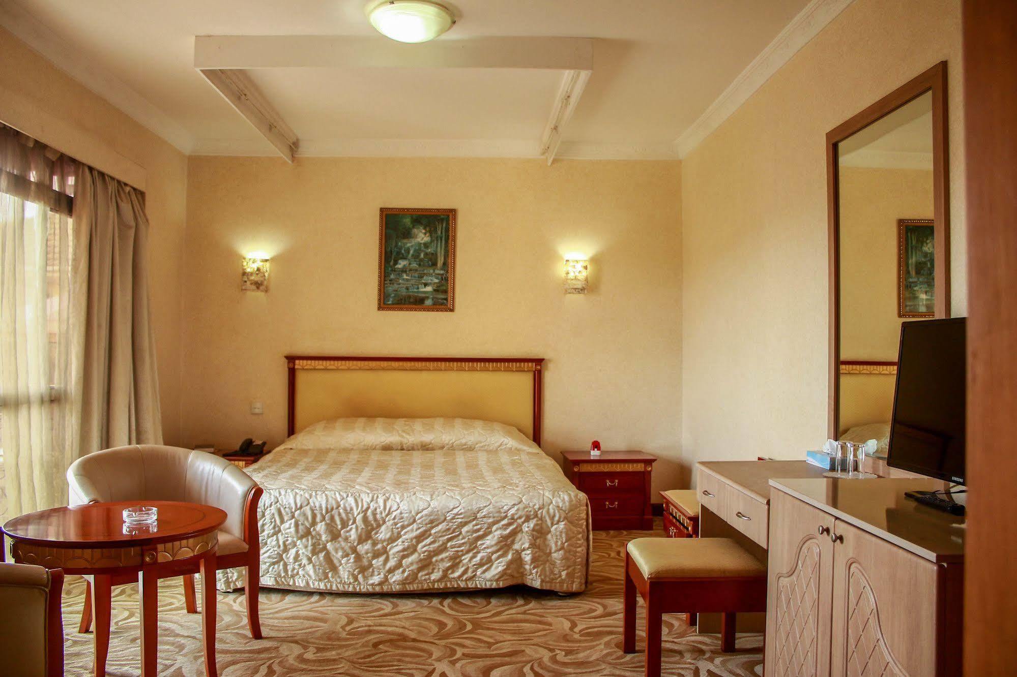 Kyambogo  City Royal Resort Hotel المظهر الخارجي الصورة
