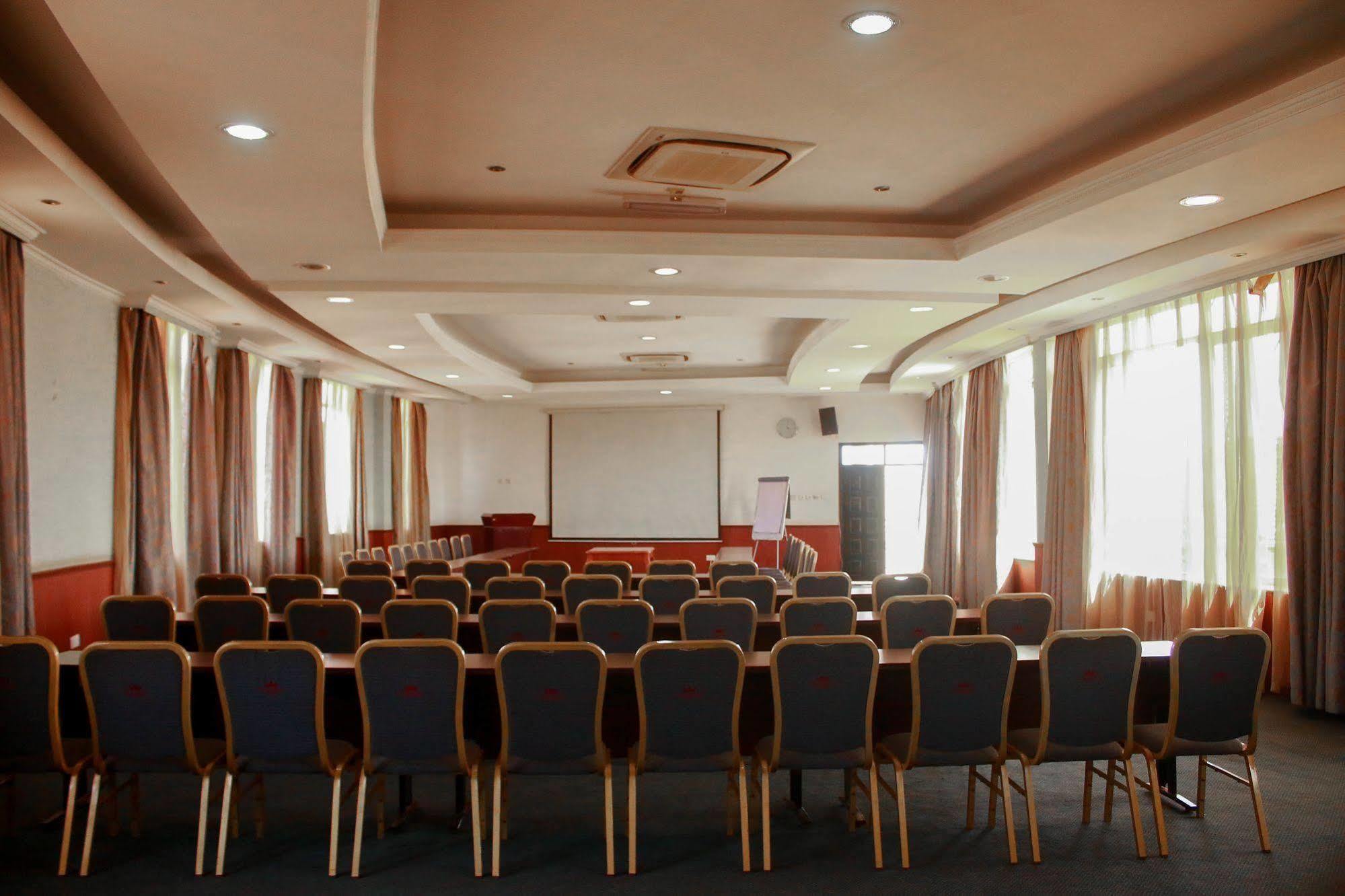 Kyambogo  City Royal Resort Hotel المظهر الخارجي الصورة